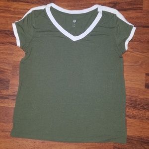 So olive green v-neck tshirt size medium